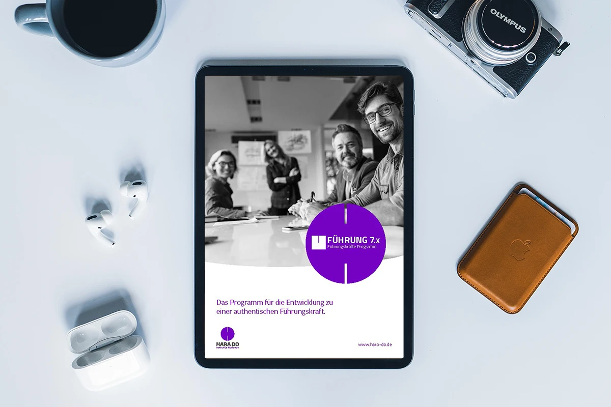 Haltung führt — iPad Mockup 1